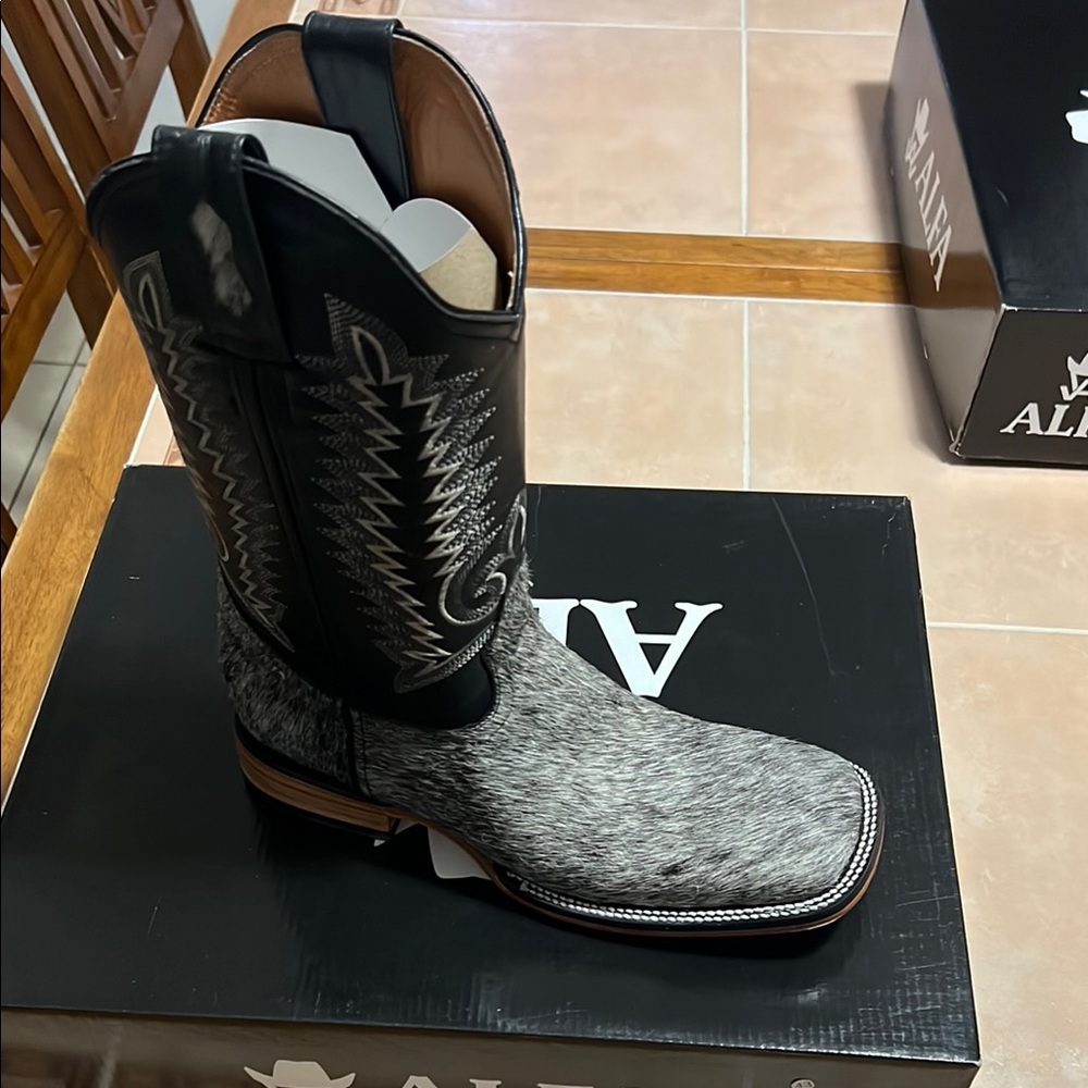 Men Western Cowboy Boots (cowhide)
